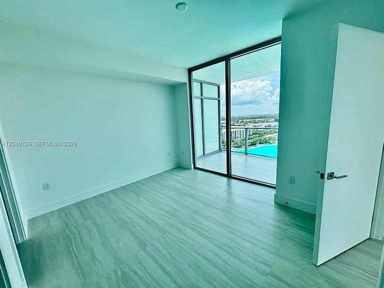 2411 Laguna Circle North 1411 #1411 — Photo 14