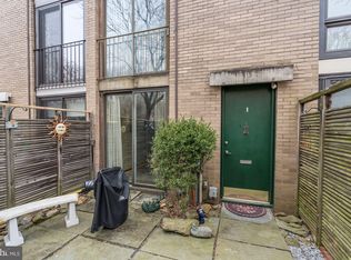 11469 Washington Plz W, Reston, VA 20190