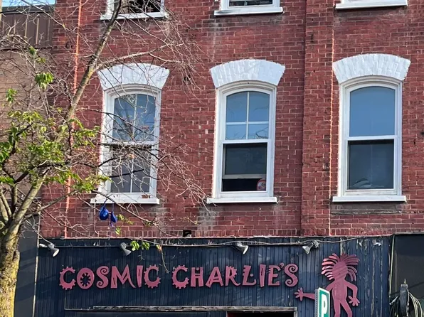 168 Charlotte St #3, Peterborough, ON K9J 2T8