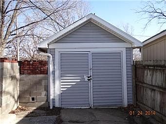 5th image of 321 S 11th St