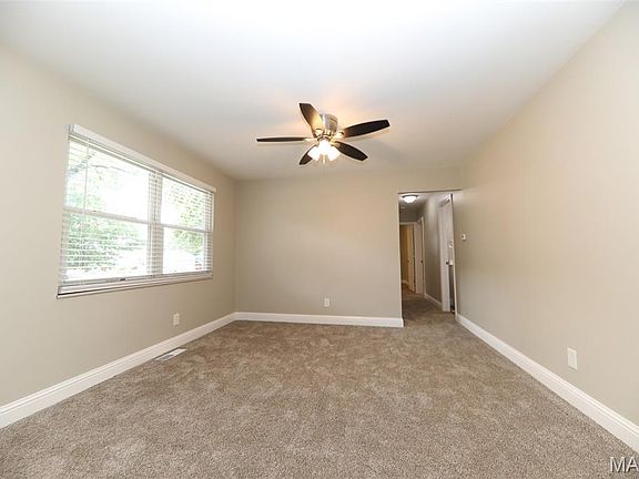 4th image of 709 Galahad Ln