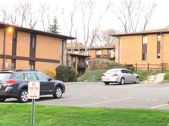 5th image of 2 W Lawrence Park Dr Unit 10