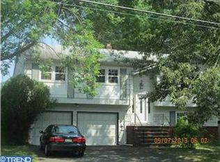 1 Chipper Dr, Kendall Park, NJ 08824