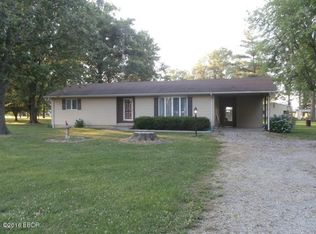 8599 E Jackson Street Rd, Du Quoin, IL 62832