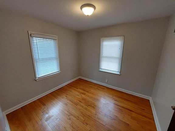 5th image of 8226 Montreal Dr