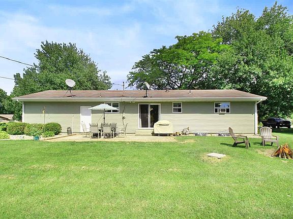 5th image of 60179 Surrey Ln