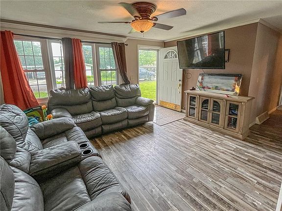 2nd image of 1805 Cherry Ln