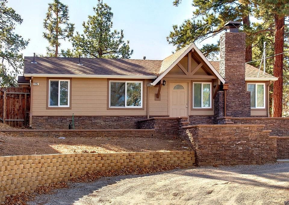 1st image of 725 Villa Grove Ave