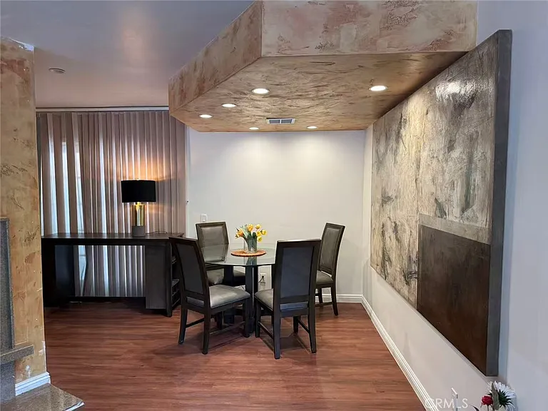 2500 Benedict Canyon Dr — Photo 9