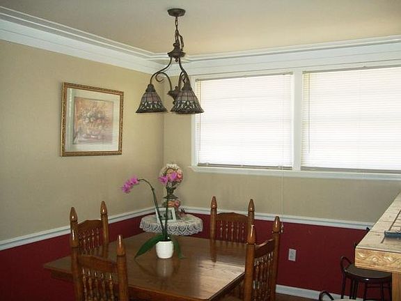 4th image of 321 Lakeshore Dr