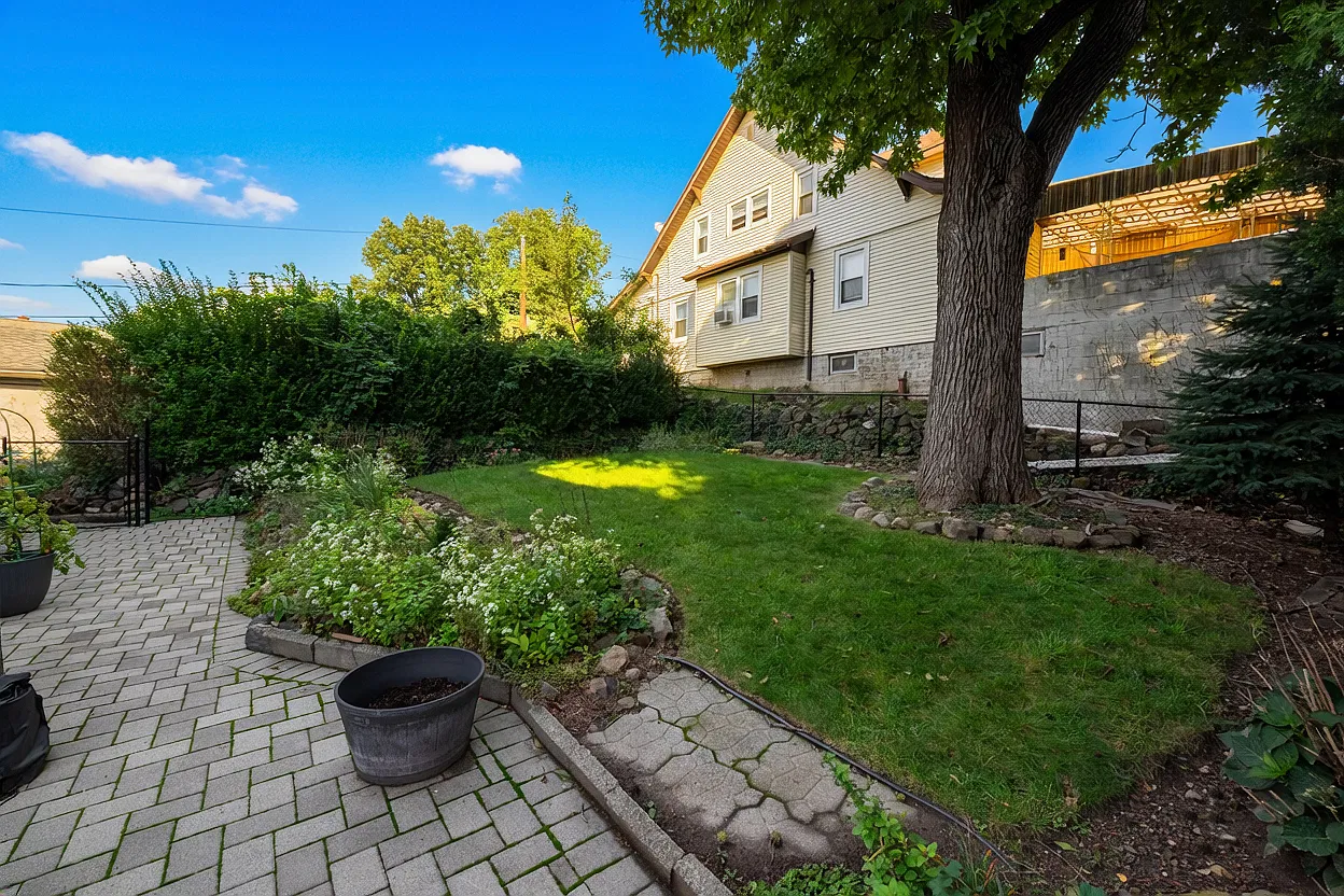 3 bed, $3,975 — Photo 4