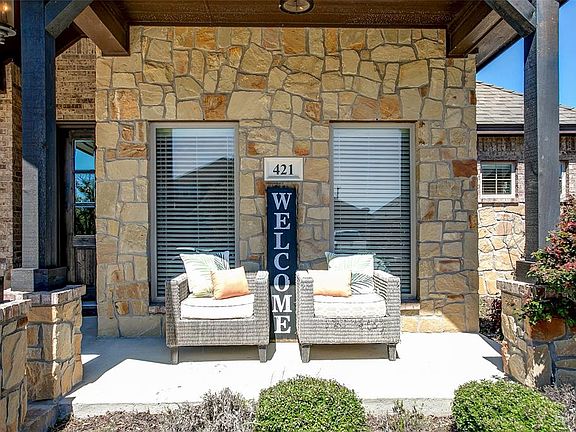 5th image of 421 Sagebrush Dr