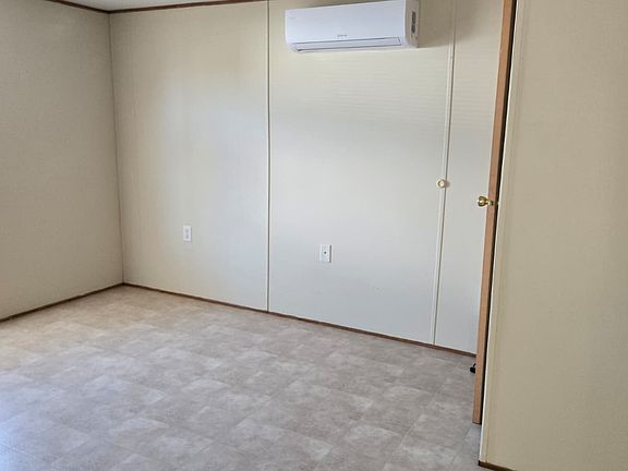 4th image of 304 E Maxanna Blvd