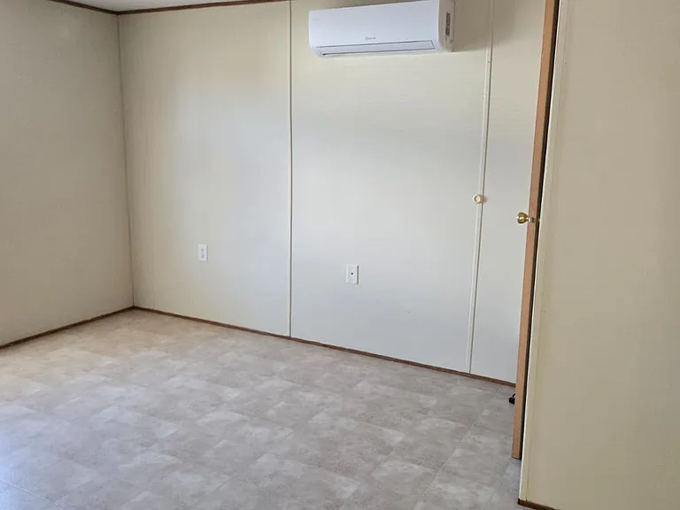 304 E Maxanna Blvd — Photo 4