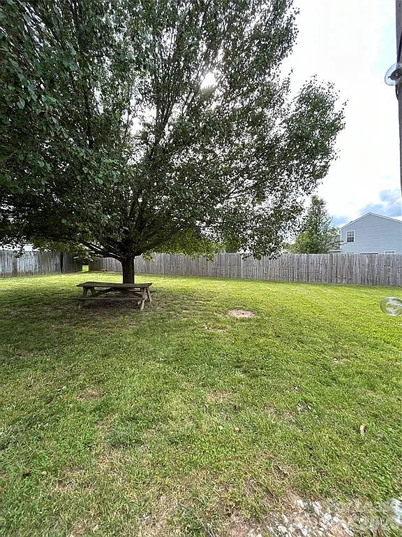 3 bed, 1402 sqft, $1,800 — Photo 3
