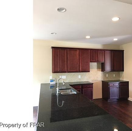 4th image of 702 Stonebriar Ave