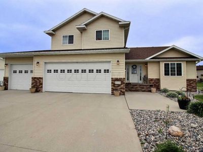 717 Sugar Dr, Argusville, ND, 58005