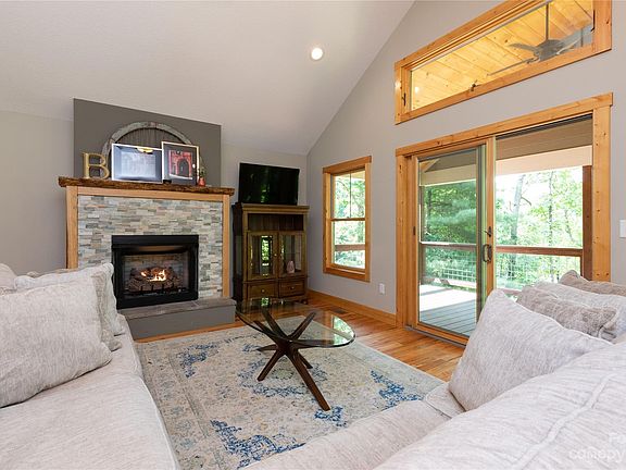 3rd image of 494 Rockmoor Way