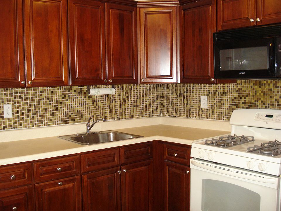 1st image of 900 E 222nd St