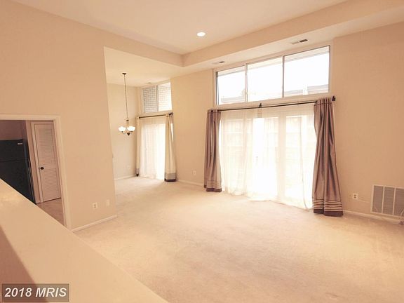 4th image of 5572 Burnside Dr APT 6