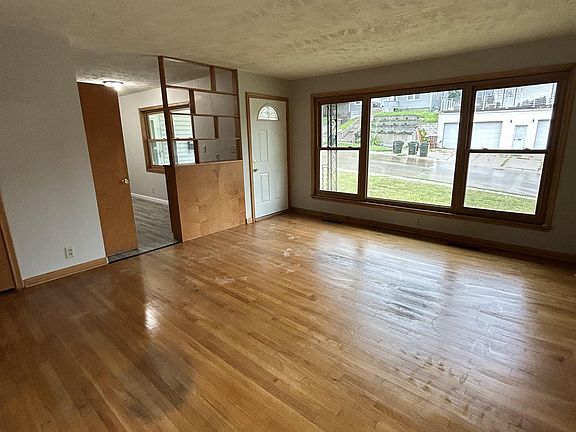 3rd image of 1016 S Martha St