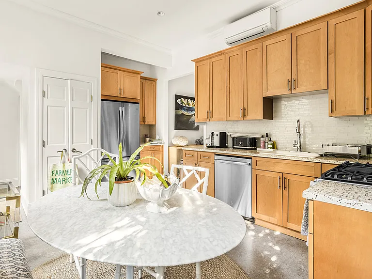 473 Hudson St #1 — Photo 5