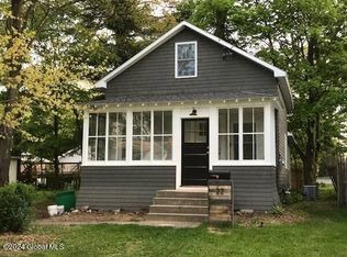 22 Pinehurst Rd, Albany, NY 12205