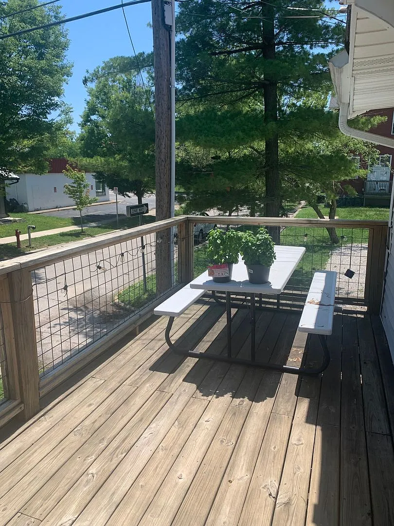 Available August 2027 5 Bed 2 Bath House. Close To Business School. Excellent Location! — Photo 4
