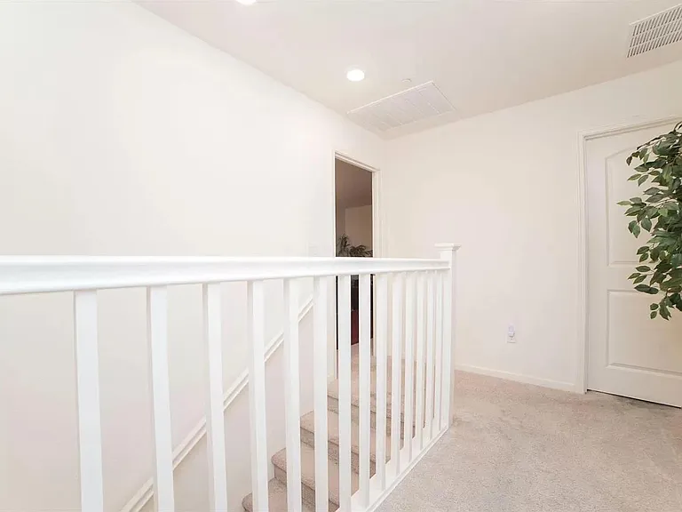 1088 Arrington Dr — Photo 16