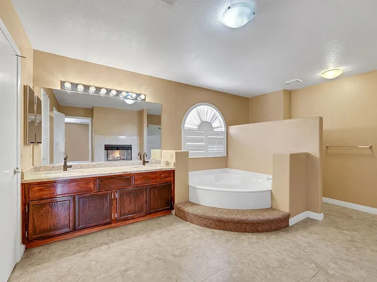 815 Stillwater Ln — Photo 13
