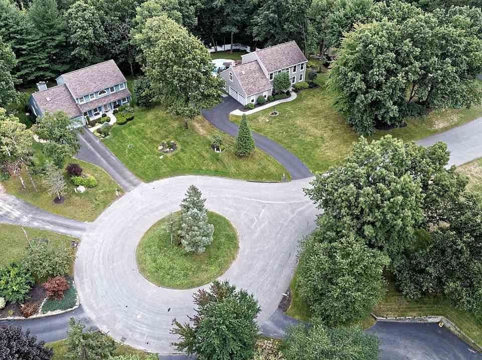 1st image of 28 Orchard Park Dr