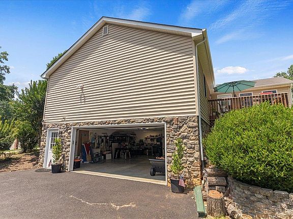 4th image of 123 Mullbury Pl