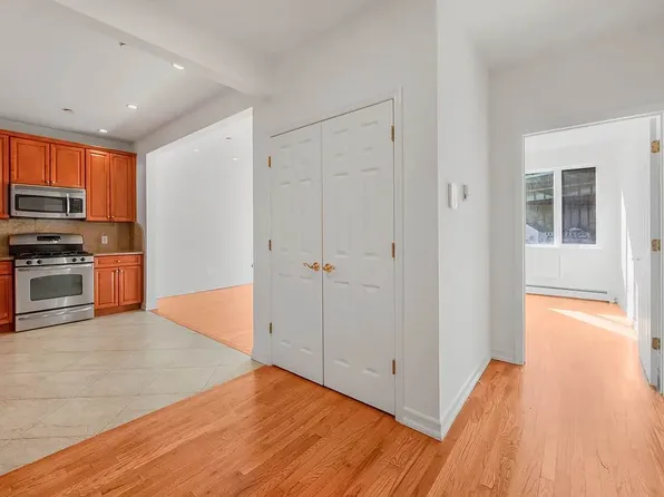 562 Court Street image 8 of 15