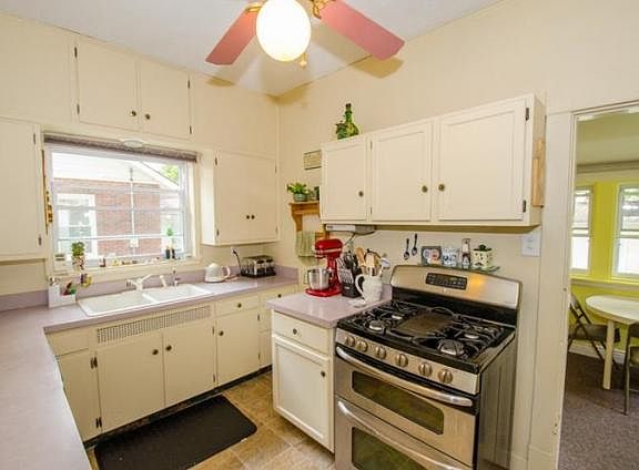 3rd image of 607 N Vine St