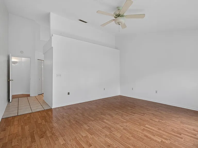 2324 NW 40th Pl — Photo 16