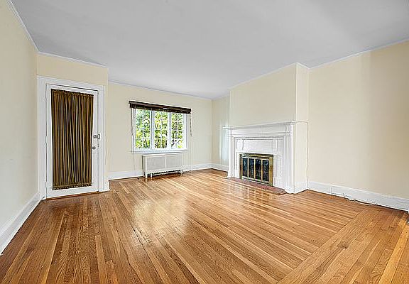 4th image of 206 Burns St #1