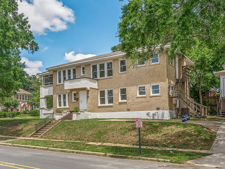 3305 Creswell Ave — Photo 2