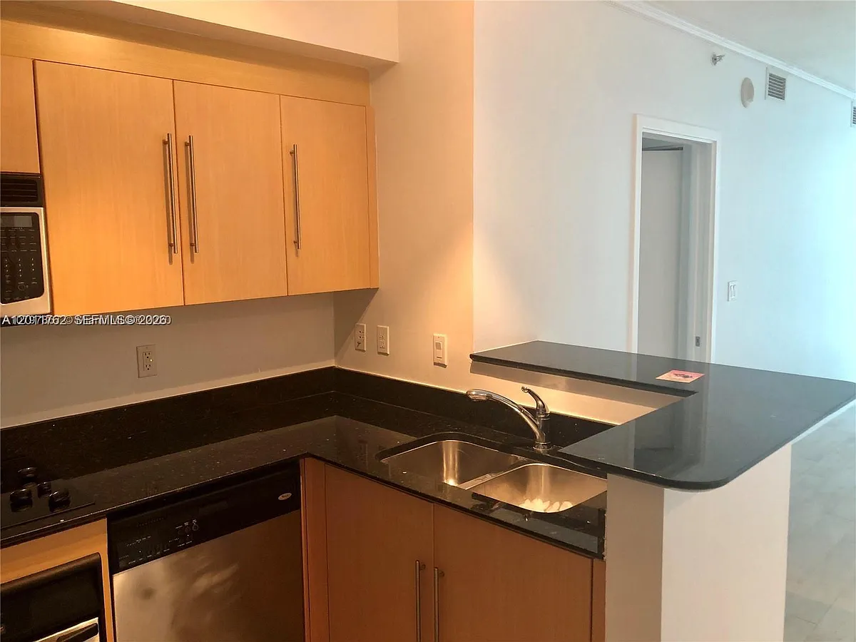 Building Photo - 335 Biscayne Blvd #3100