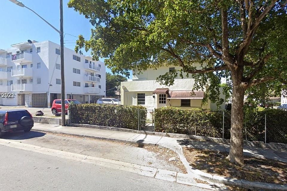 2nd image of 404 SW 5th Ave #A4