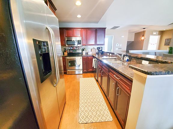 4th image of 34597 Northrup Dr