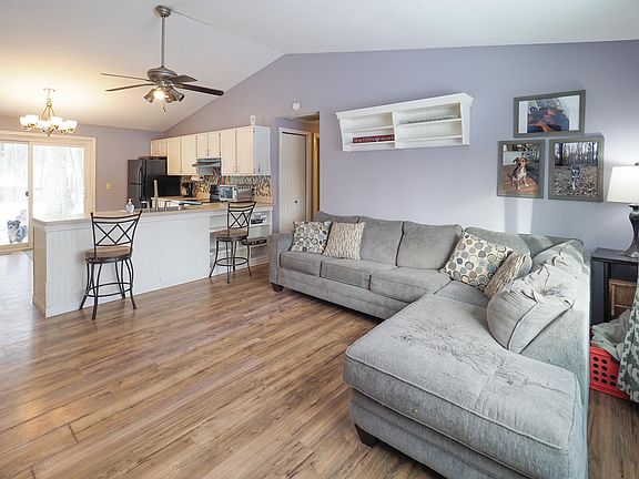 5th image of 2711 Chopin Ave