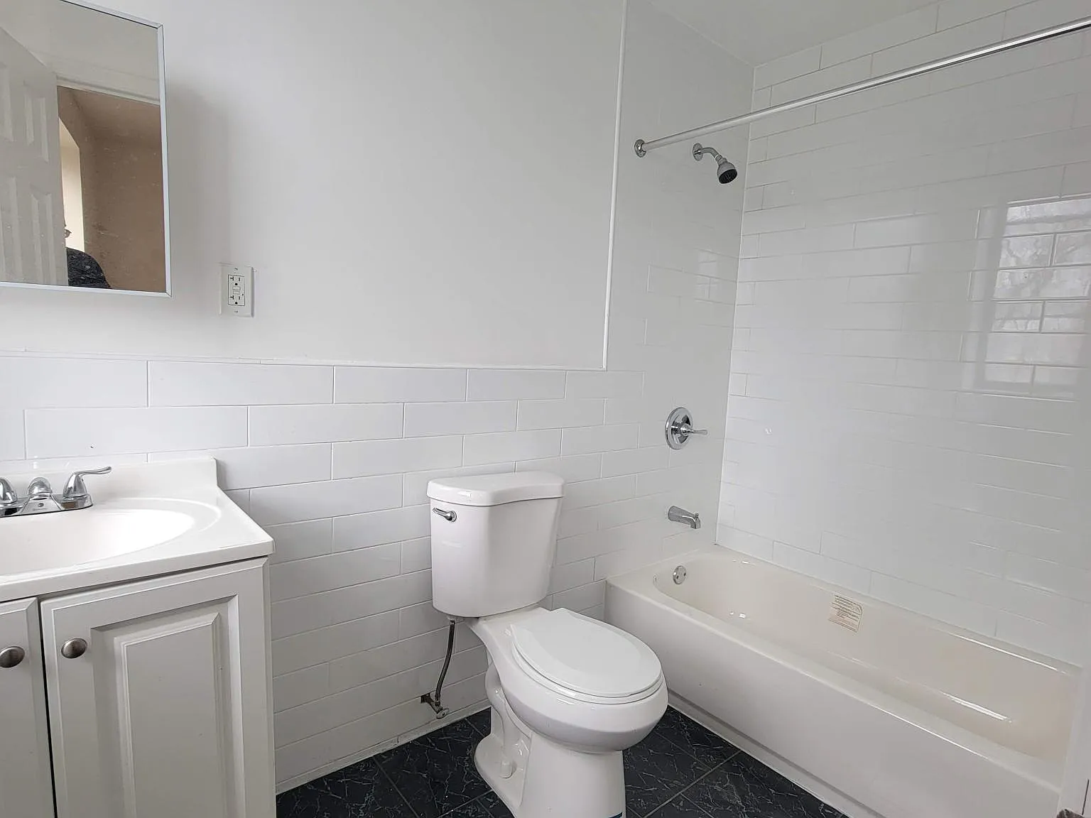 3 bed, 1000 sqft, $3,950 — Photo 3
