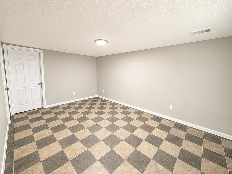339 N Kendall Dr — Photo 13