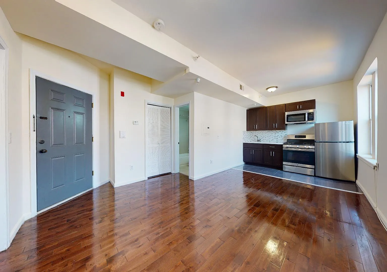 1 bed, 550 sqft, $1,678 — Photo 1