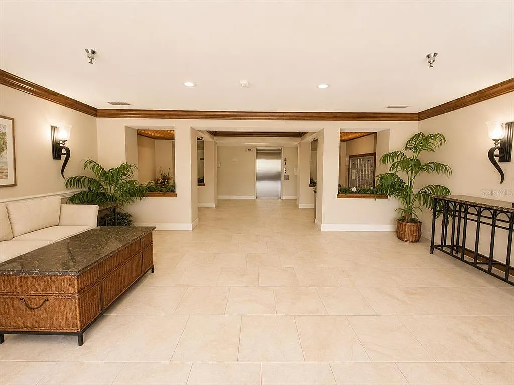 2 bed, 2.5 bath, 1085 sqft, $1,890 — Photo 3