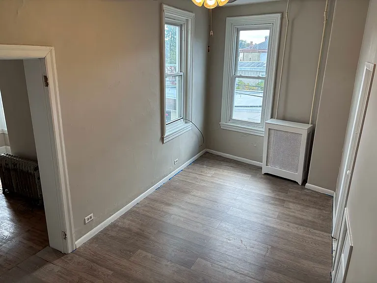 213 Green Ln — Photo 31