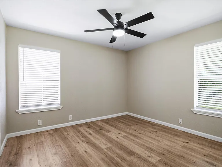 1006 N Grant Dr — Photo 12