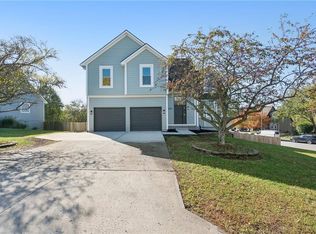 1515 Fox Run Ln, Raymore, MO 64083