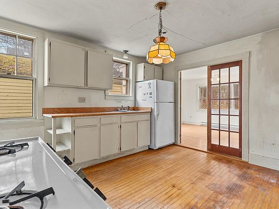 5th image of 28 Jefferson St