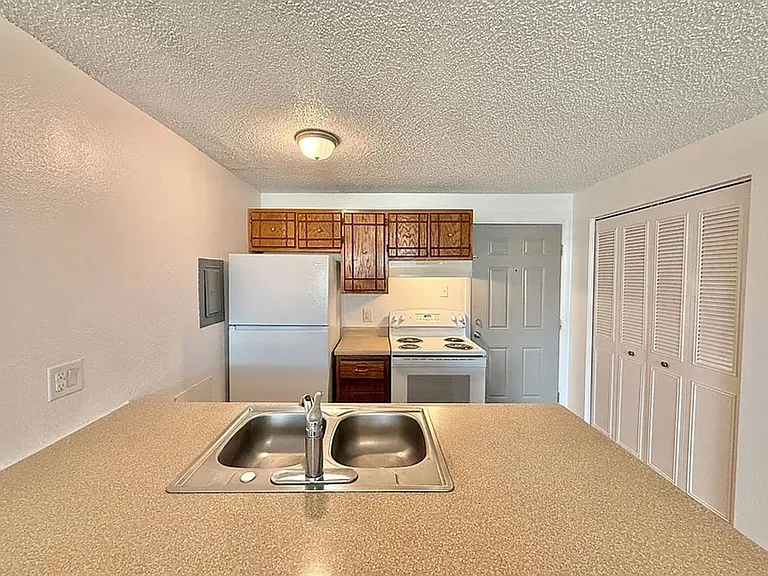 1691 Moore Ave #4 — Photo 1